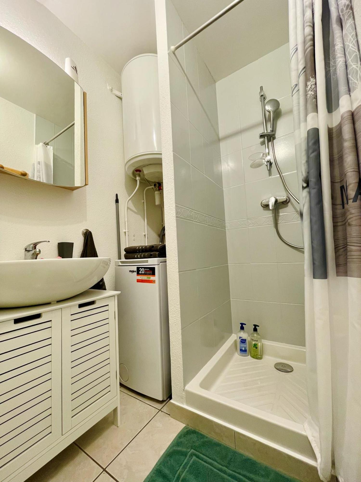 Joli Appartement Avec Parking Montbéliard Kültér fotó